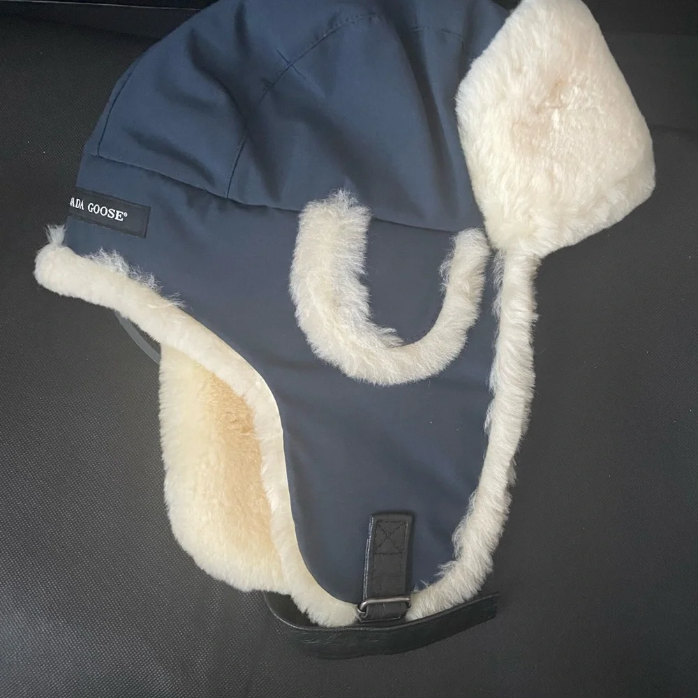 ** SOLD** Canada Goose Sheep Skin Shearling Pilot Hat Size L/XL NWOT - Picture 2 of 7